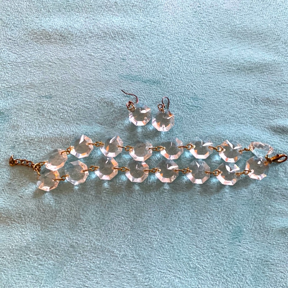 Crystal like earrrings and bracelet beautiful set!